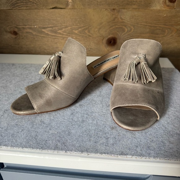 Karl Lagerfeld Women's Gold Metallic Tassel Mules - Picture 2 of 6